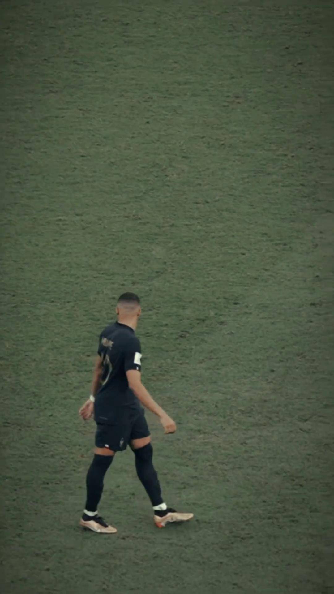 姆巴佩焦点对战，梅西与50激战雄鹿分钟，领先优势明显胜负难料！-爱游戏官网